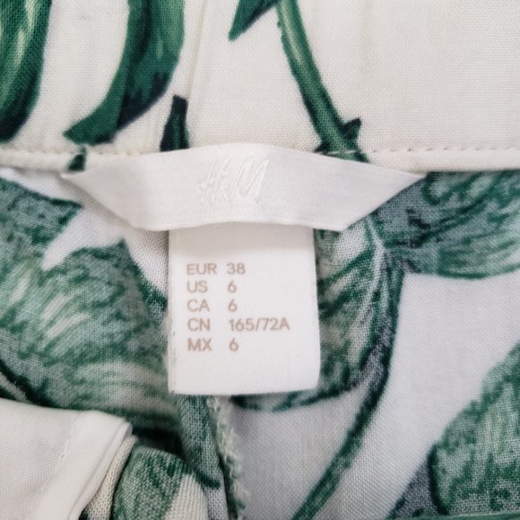 H&M Tropical Palm Print High Waist Paperbag Shorts Size 6 - Picture 4 of 10